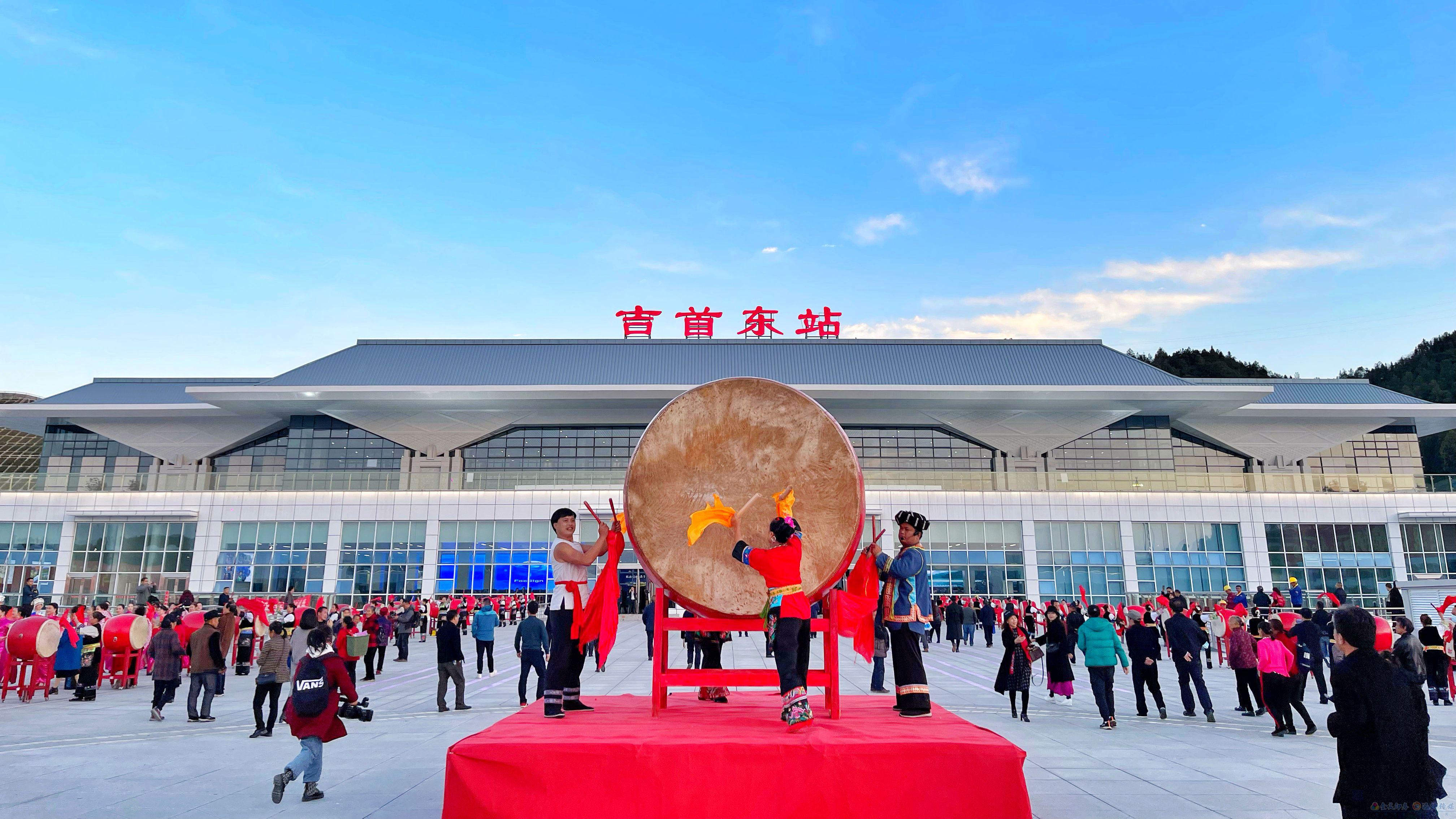 湘西州通報表彰60個張吉懷高鐵建設(shè)優(yōu)秀單位和154名優(yōu)秀個人(圖1)