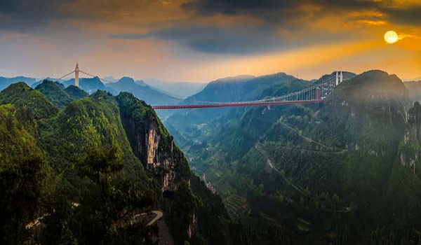 矮寨大橋VR全景——矮寨不矮 時代標高